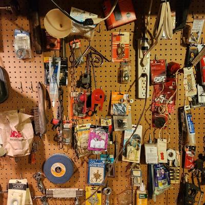 Wall and Table Top Contents Tools and Hardware