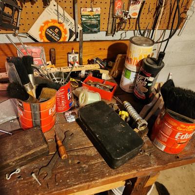 Wall and Table Top Contents Tools and Hardware