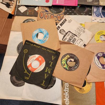 Large Lot 45 RPM Records Elvis Presley Queen Bobby Pickett Monster Mash Garpax The Monkees Yardbirds The Beatles Bee Gees Barbara George...