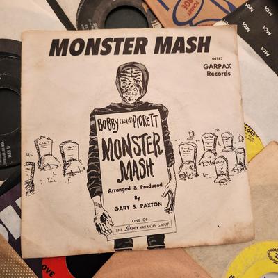 Large Lot 45 RPM Records Elvis Presley Queen Bobby Pickett Monster Mash Garpax The Monkees Yardbirds The Beatles Bee Gees Barbara George...