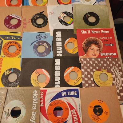 Large Lot 45 RPM Records Elvis Presley Queen Bobby Pickett Monster Mash Garpax The Monkees Yardbirds The Beatles Bee Gees Barbara George...