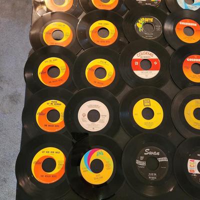 Large Lot of 45 RPM Records Beach Boys Beatles Monkees Rolling Stones Chicago Village People Pink Floyd