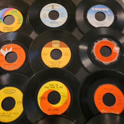 Large Lot of 45 RPM Records Beach Boys Beatles Monkees Rolling Stones Chicago Village People Pink Floyd