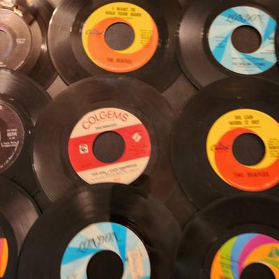 Large Lot of 45 RPM Records Beach Boys Beatles Monkees Rolling Stones Chicago Village People Pink Floyd