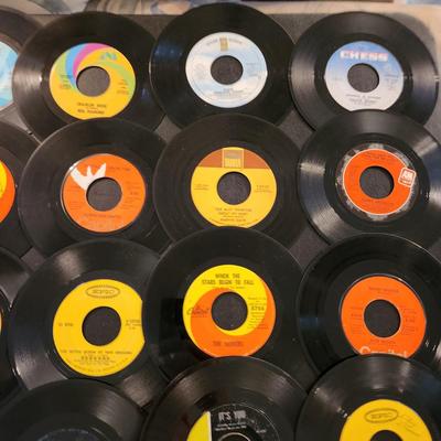 Large Lot of 45 RPM Records Beach Boys Beatles Monkees Rolling Stones Chicago Village People Pink Floyd