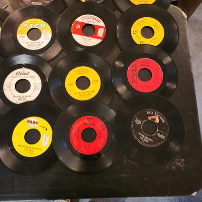 Large Lot of 45 RPM Records Beach Boys Beatles Monkees Rolling Stones Chicago Village People Pink Floyd
