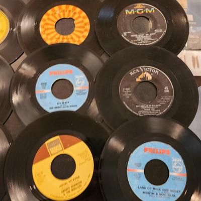 Large Lot 45 RPM Records Association THe T-Bones Wayne Newton, Orleans, Bullet, Pointer Sisters, Gary Lewis & the Playboys The...