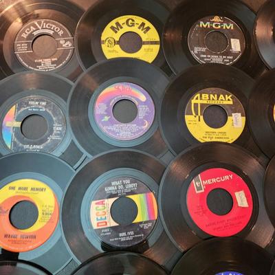 Large Lot 45 RPM Records Association THe T-Bones Wayne Newton, Orleans, Bullet, Pointer Sisters, Gary Lewis & the Playboys The...