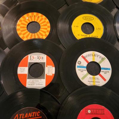 Large Lot 45 RPM Records Association THe T-Bones Wayne Newton, Orleans, Bullet, Pointer Sisters, Gary Lewis & the Playboys The...