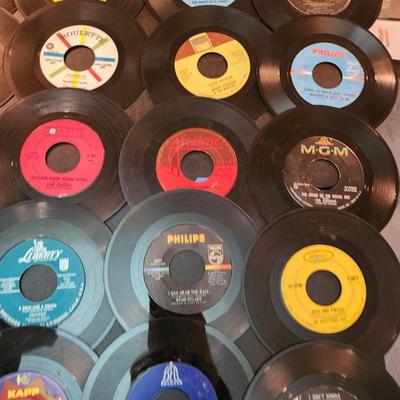 Large Lot 45 RPM Records Association THe T-Bones Wayne Newton, Orleans, Bullet, Pointer Sisters, Gary Lewis & the Playboys The...