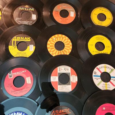 Large Lot 45 RPM Records Association THe T-Bones Wayne Newton, Orleans, Bullet, Pointer Sisters, Gary Lewis & the Playboys The...