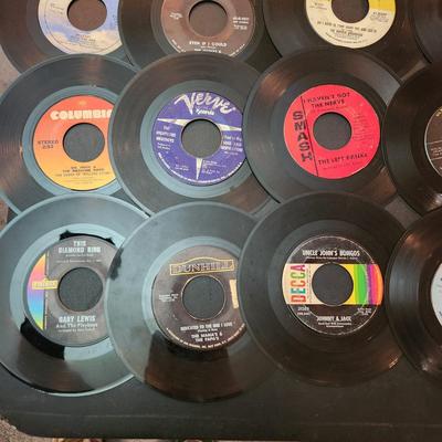 Large Lot 45 RPM Records Association THe T-Bones Wayne Newton, Orleans, Bullet, Pointer Sisters, Gary Lewis & the Playboys The...