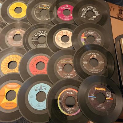 Lot of 45 RPM Records Conway Twitty Tommy Roe, Beatles Dickey Lee,The Toys, Dixie Cups, The Angels, Billy Storm