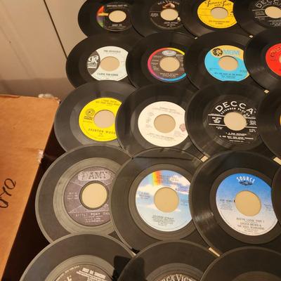 Lot of 45 RPM Records Conway Twitty Tommy Roe, Beatles Dickey Lee,The Toys, Dixie Cups, The Angels, Billy Storm