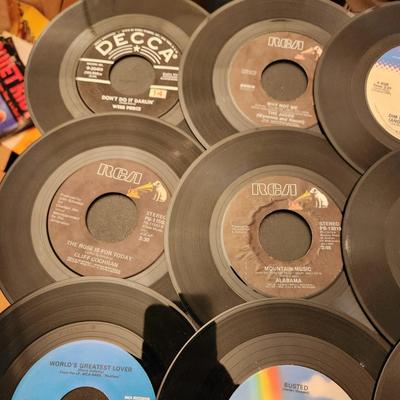 Lot of 45 RPM Records Conway Twitty Tommy Roe, Beatles Dickey Lee,The Toys, Dixie Cups, The Angels, Billy Storm