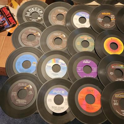 Lot of 45 RPM Records Conway Twitty Tommy Roe, Beatles Dickey Lee,The Toys, Dixie Cups, The Angels, Billy Storm