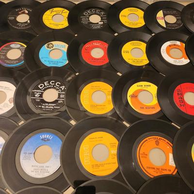 Lot of 45 RPM Records Conway Twitty Tommy Roe, Beatles Dickey Lee,The Toys, Dixie Cups, The Angels, Billy Storm