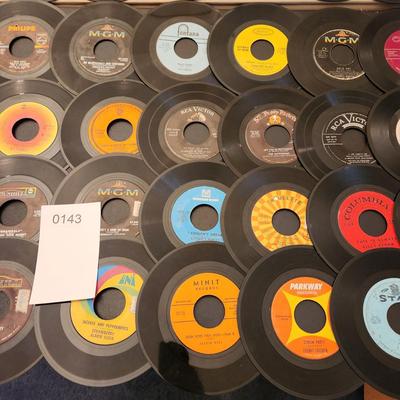 Lot of 45 RPM Records Conway Twitty Tommy Roe, Beatles Dickey Lee,The Toys, Dixie Cups, The Angels, Billy Storm