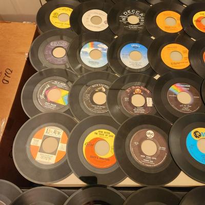 Lot of 45 RPM Records Conway Twitty Tommy Roe, Beatles Dickey Lee,The Toys, Dixie Cups, The Angels, Billy Storm