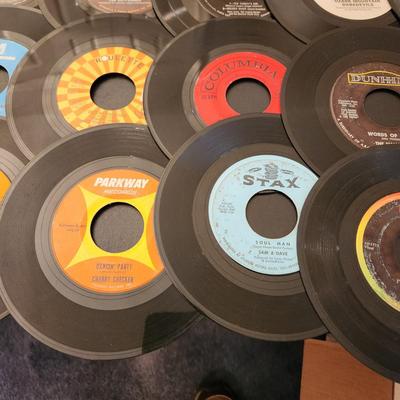 Lot of 45 RPM Records Conway Twitty Tommy Roe, Beatles Dickey Lee,The Toys, Dixie Cups, The Angels, Billy Storm