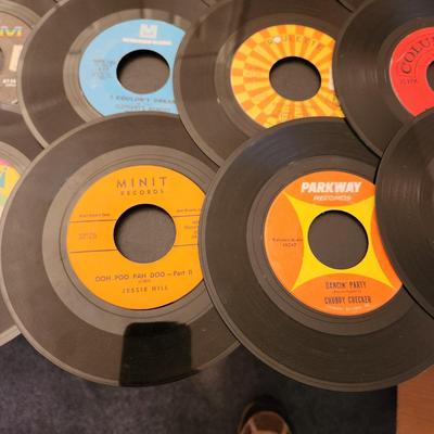 Lot of 45 RPM Records Conway Twitty Tommy Roe, Beatles Dickey Lee,The Toys, Dixie Cups, The Angels, Billy Storm