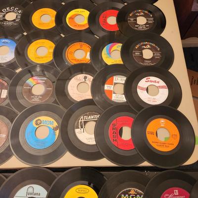Lot of 45 RPM Records Conway Twitty Tommy Roe, Beatles Dickey Lee,The Toys, Dixie Cups, The Angels, Billy Storm