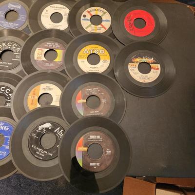 Large Lot of 45 RPM Records Jerry Byrd the 4 Seasons The Hollies, Diana Ross, Bread, Four tops, Supremes, Turtles