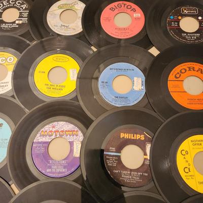 Large Lot of 45 RPM Records Jerry Byrd the 4 Seasons The Hollies, Diana Ross, Bread, Four tops, Supremes, Turtles