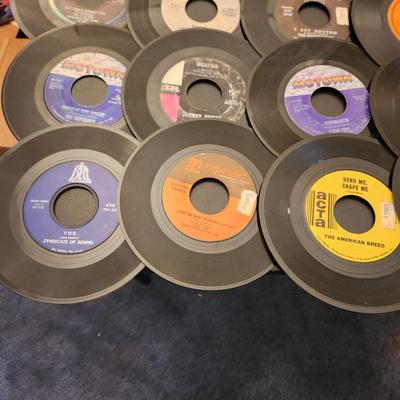 Large Lot of 45 RPM Records Jerry Byrd the 4 Seasons The Hollies, Diana Ross, Bread, Four tops, Supremes, Turtles