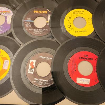 Large Lot of 45 RPM Records Jerry Byrd the 4 Seasons The Hollies, Diana Ross, Bread, Four tops, Supremes, Turtles