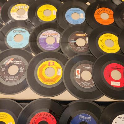 Large Lot of 45 RPM Records Jerry Byrd the 4 Seasons The Hollies, Diana Ross, Bread, Four tops, Supremes, Turtles