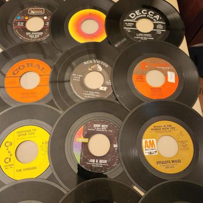 Large Lot of 45 RPM Records Jerry Byrd the 4 Seasons The Hollies, Diana Ross, Bread, Four tops, Supremes, Turtles