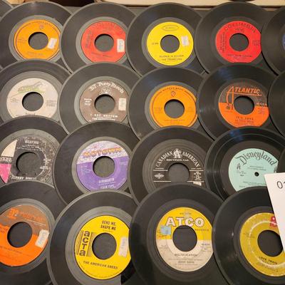 Large Lot of 45 RPM Records Jerry Byrd the 4 Seasons The Hollies, Diana Ross, Bread, Four tops, Supremes, Turtles