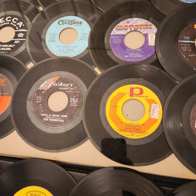 Large Lot of 45 RPM Records Jerry Byrd the 4 Seasons The Hollies, Diana Ross, Bread, Four tops, Supremes, Turtles