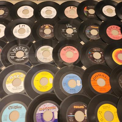 Large Lot of 45 RPM Records Jerry Byrd the 4 Seasons The Hollies, Diana Ross, Bread, Four tops, Supremes, Turtles