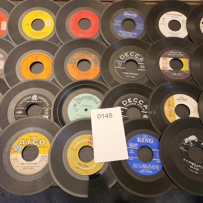 Large Lot of 45 RPM Records Jerry Byrd the 4 Seasons The Hollies, Diana Ross, Bread, Four tops, Supremes, Turtles