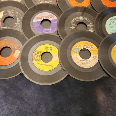 Large Lot of 45 RPM Records Jerry Byrd the 4 Seasons The Hollies, Diana Ross, Bread, Four tops, Supremes, Turtles