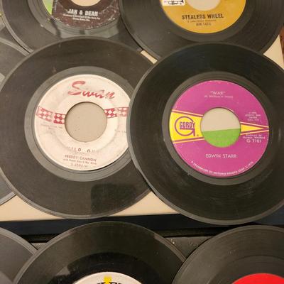 Large Lot of 45 RPM Records Jerry Byrd the 4 Seasons The Hollies, Diana Ross, Bread, Four tops, Supremes, Turtles