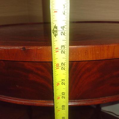 Hekman Furniture Co. Mahogany Finish Side/Accent Table with Inlay Design- Approx 25 3/4" x 22" x 23 1/4"