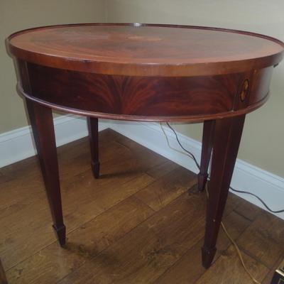 Hekman Furniture Co. Mahogany Finish Side/Accent Table with Inlay Design- Approx 25 3/4" x 22" x 23 1/4"