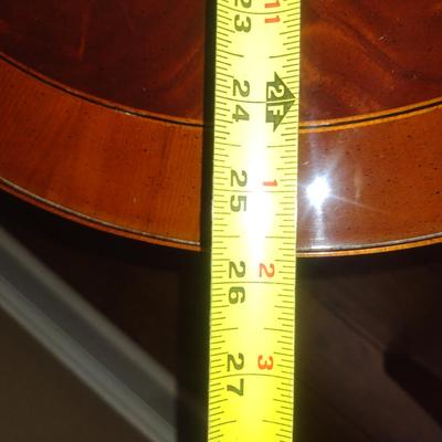 Hekman Furniture Co. Mahogany Finish Side/Accent Table with Inlay Design- Approx 25 3/4" x 22" x 23 1/4"
