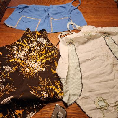 Large Linen Lot, Aprons, table covers, Doilies,