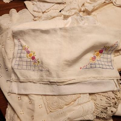 Large Linen Lot, Aprons, table covers, Doilies,