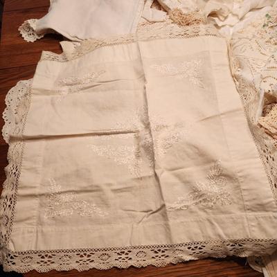 Large Linen Lot, Aprons, table covers, Doilies,