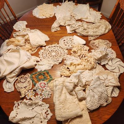 Large Linen Lot, Aprons, table covers, Doilies,