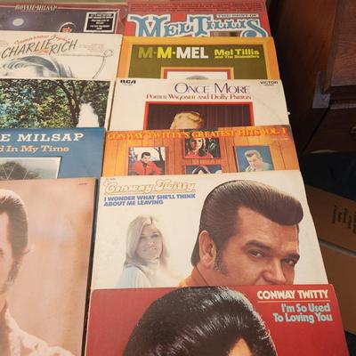 Lot of Record Albums Hank Williams, Ronnie Milsap,Conway Twitty, Carl Smith