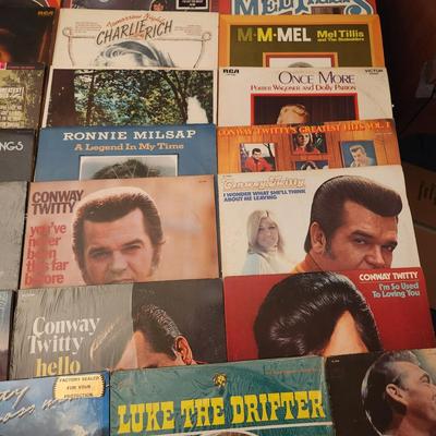 Lot of Record Albums Hank Williams, Ronnie Milsap,Conway Twitty, Carl Smith