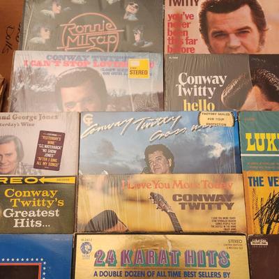 Lot of Record Albums Hank Williams, Ronnie Milsap,Conway Twitty, Carl Smith