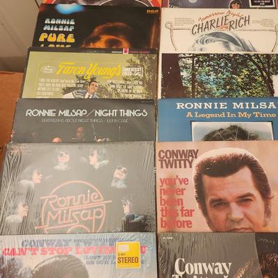 Lot of Record Albums Hank Williams, Ronnie Milsap,Conway Twitty, Carl Smith