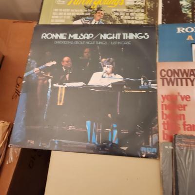 Lot of Record Albums Hank Williams, Ronnie Milsap,Conway Twitty, Carl Smith